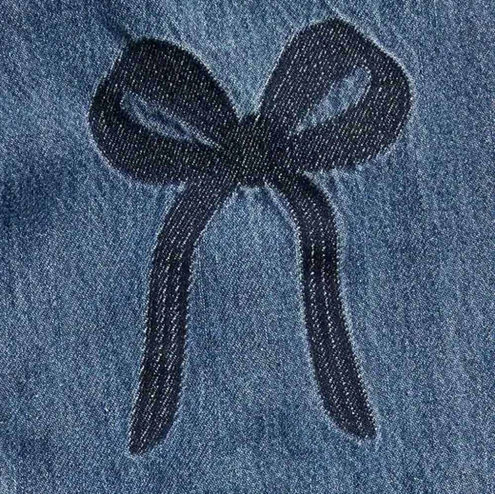 🌈 Super Old Navy Mid-Rise Baggy Barrel Leg Blue Jeans with Bow Design - Picture 5 of 8